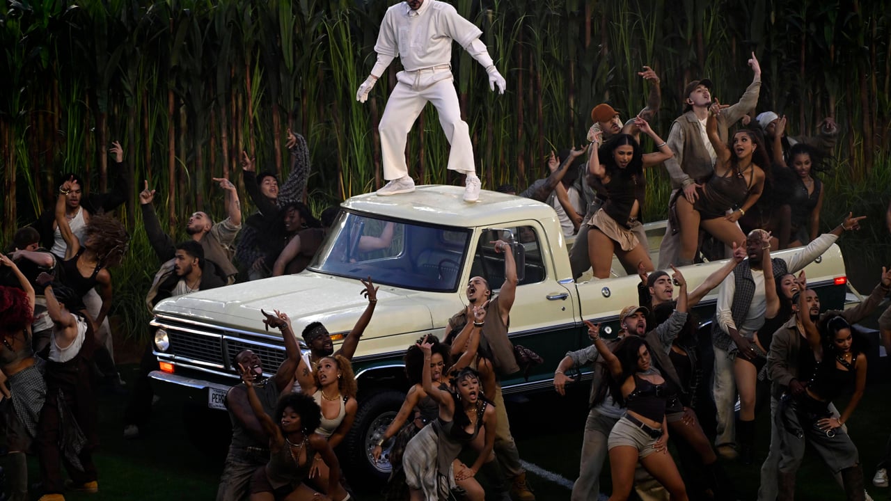 Los símbolos y mensajes ocultos de Bad Bunny en su espectáculo del intermedio de la Super Bowl LX