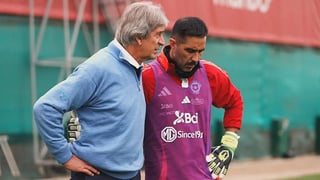 Claudio Bravo, exfutbolista chileno de 43 años: "Me la jugaría con Pellegrini, no me gustan Lopetegui ni los demás candidatos"