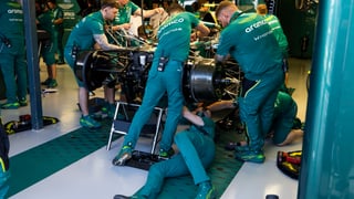 Aston Martin cava un pozo más hondo en Melbourne