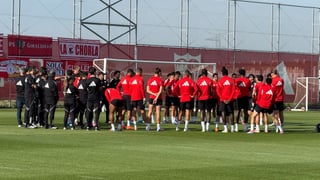 El Sevilla pone en manos de su afición la lucha por la permanencia en una sesión con Suazo y Sow