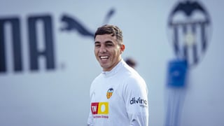 Renzo Saravia pide paso en el Valencia: los factores que acercan su debut