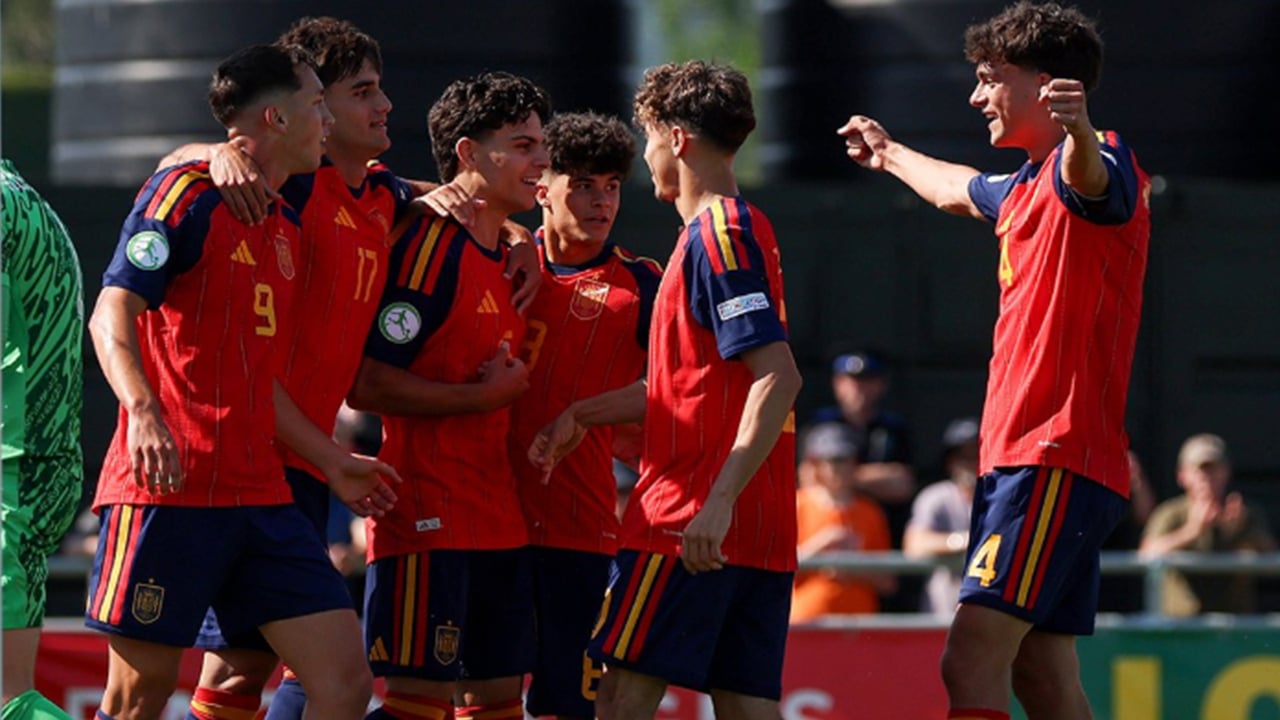 El Villarreal mete a sus tres canteranos en la final del Europeo Sub-19: Hugo López, otra vez decisivo