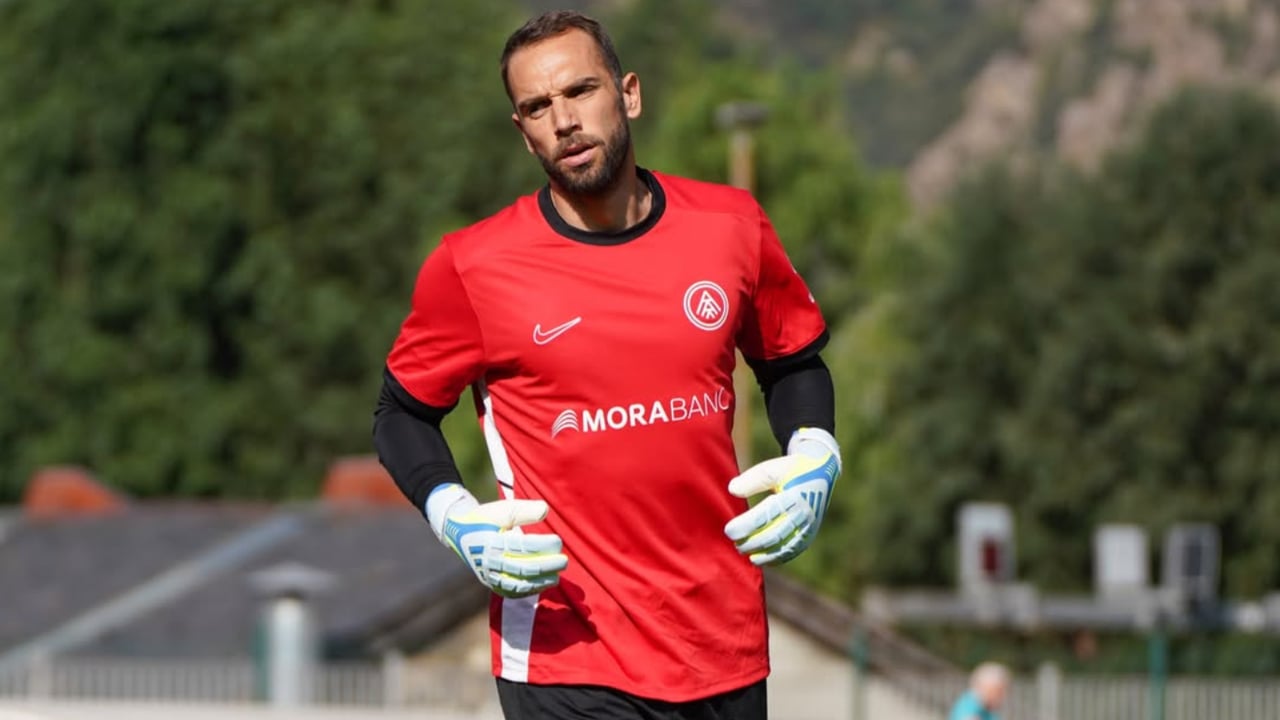 Renunció a un dineral y a la Champions para salir del Betis y ahora la RFEF congela su fichaje por el Andorra: Pau López, atrapado en un limbo