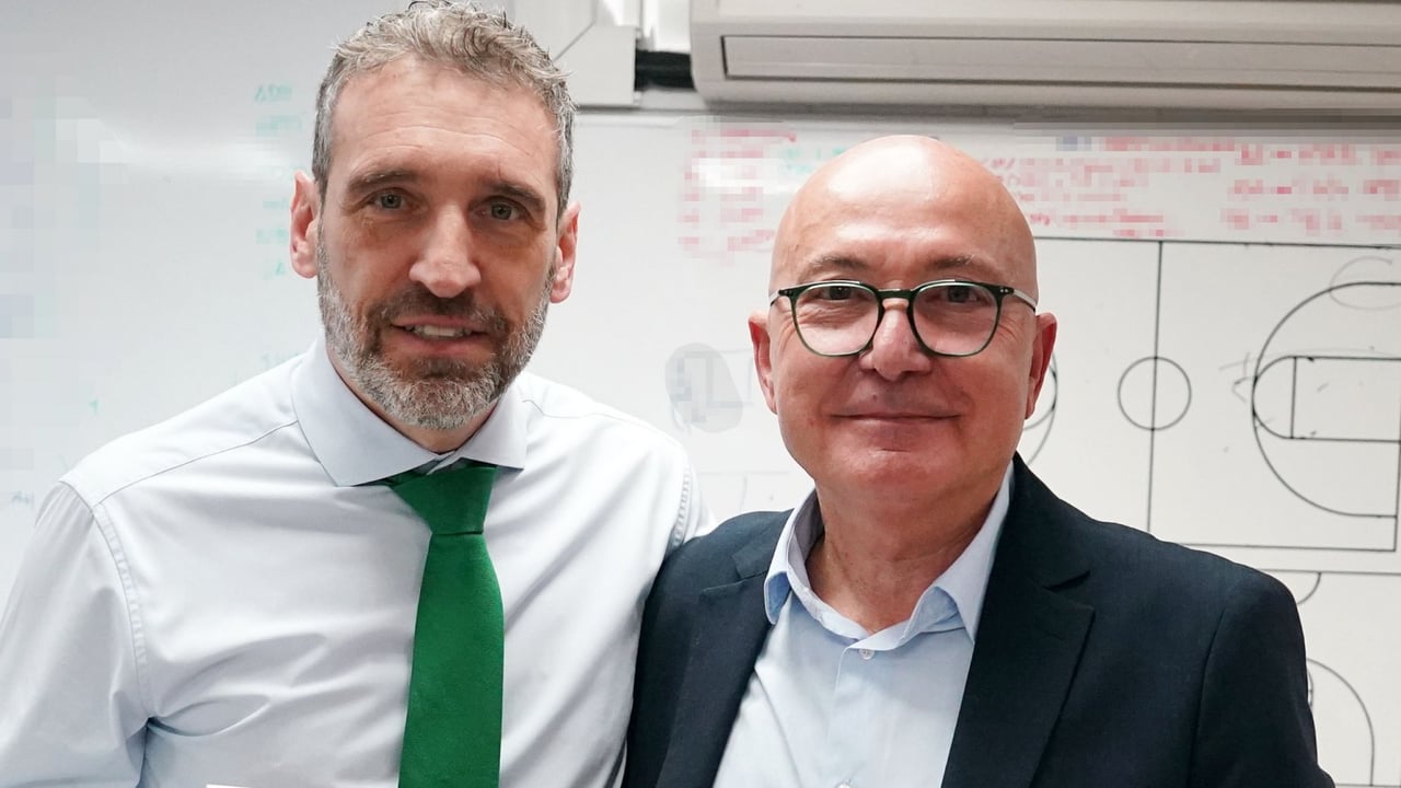 El Unicaja blinda a Ibon Navarro por lo que pueda pasar