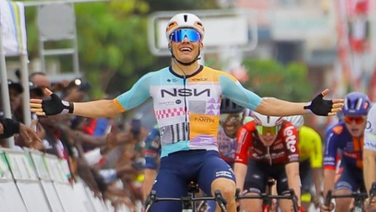 El español Pau Martí da un alegrón a Andrés Iniesta, gana y lidera la accidentada Vuelta a Ruanda 2026