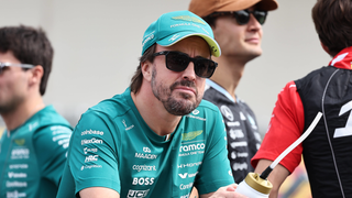 Rajada de Fernando Alonso, piloto de Aston Martin, que explota contra los pilotos: "El coche está dañado. Jodidos idiotas"