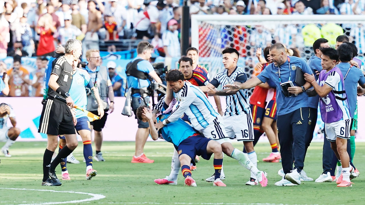 Ibrahimovic no se corta por la polémica con Argentina: "Si hubiera estado allí, le habría dado un cabezazo a Paredes"