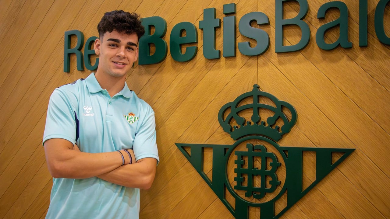 El Betis no ejercerá la opción de compra por Andrés Caro, que volverá al Málaga