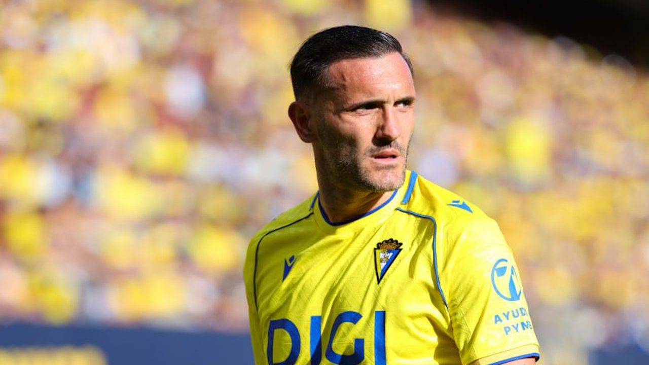 Lucas Pérez, jugador del Cádiz, estafado con más de 300.000 euros