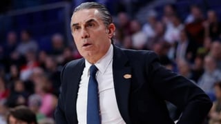 Scariolo alza la voz por el Real Madrid y le da un duro palo al pívot que denunció favores arbitrales 