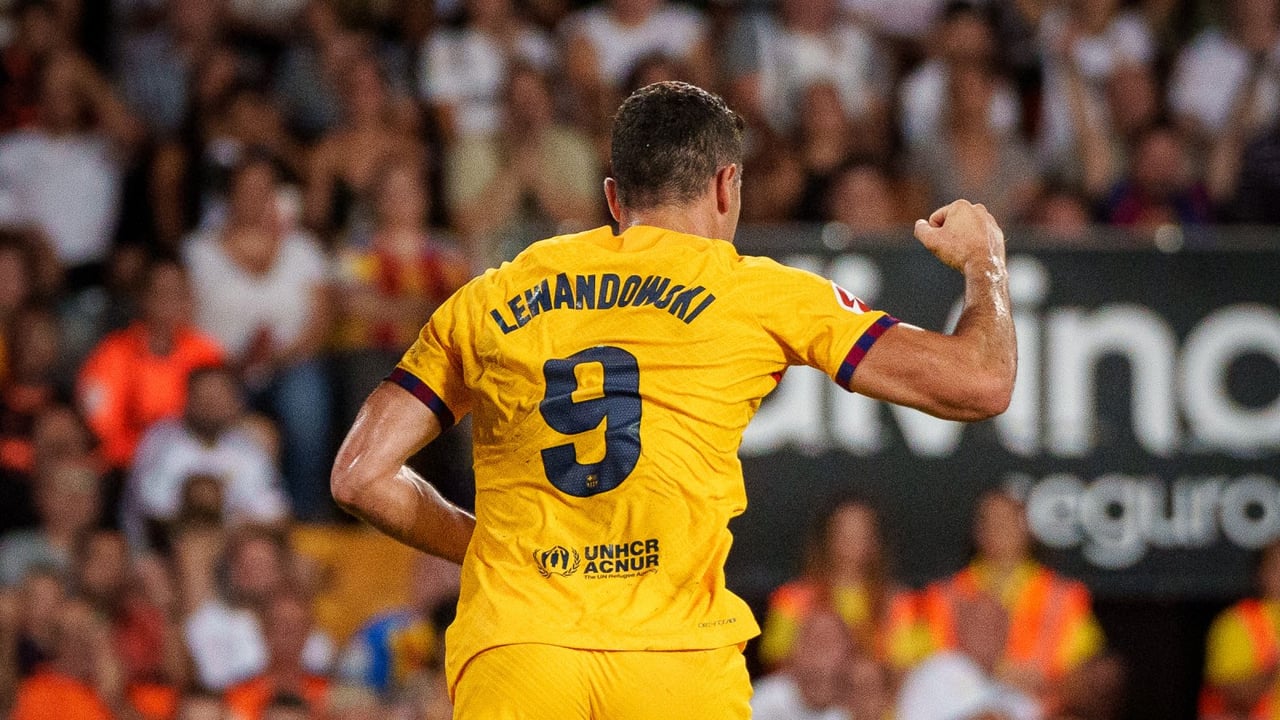Valencia 1-2 Barcelona: Lewandowski salva el primer asalto de Hansi Flick