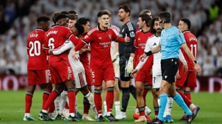 La roja a Güler que reclamó el Sevilla y que el VAR ni siquiera revisó, entre otros agravios en el Bernabéu