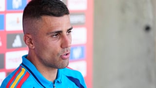 Rodri, sobre Luis de la Fuente: "Lo entiendo con una mirada, no necesitamos hablar, se comunica con calma y tranquilidad, y eso entra en la cabeza del jugador"