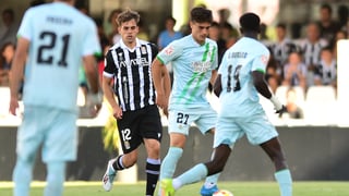 Cartagena 2-2 Betis Deportivo: Lo tuvo en la mano, perdonó contra diez y desciende con crueldad