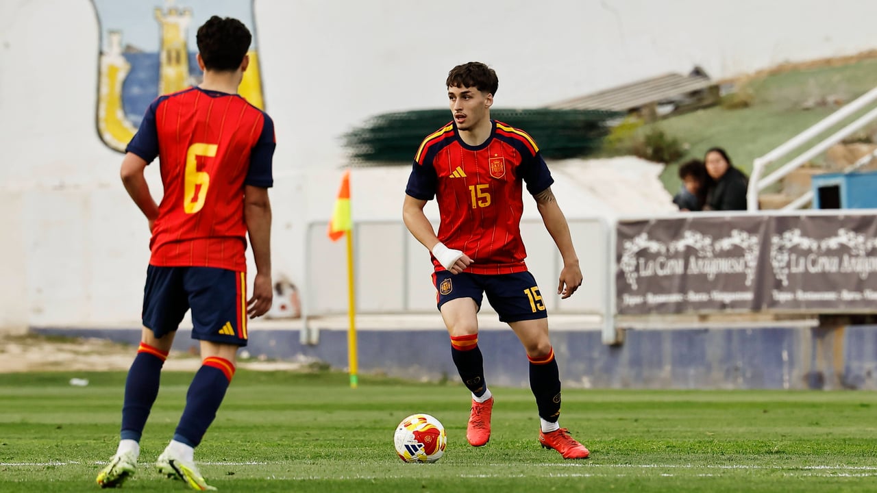El Barcelona, rival o aliado del Betis por el lateral izquierdo Jorge Salinas