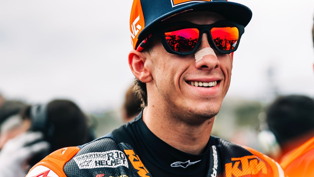 Pedro Acosta se agarra a su última oportunidad en Valencia