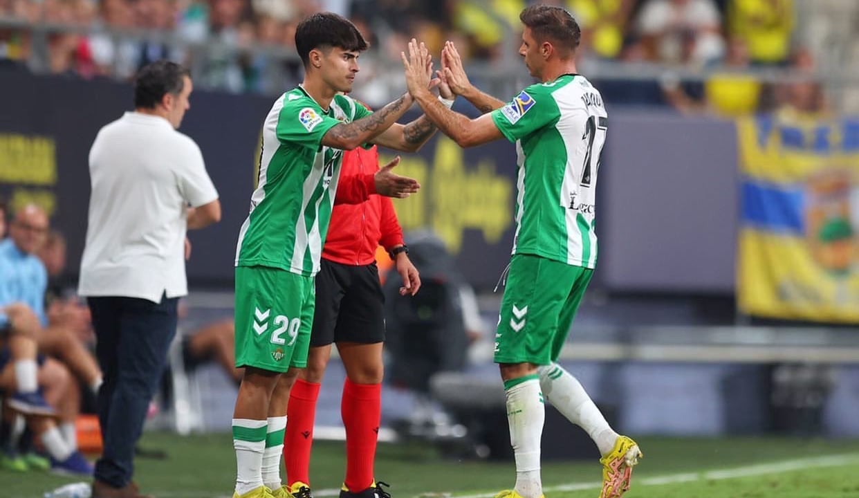 El Rayo Vallecano se mueve por Juan Cruz