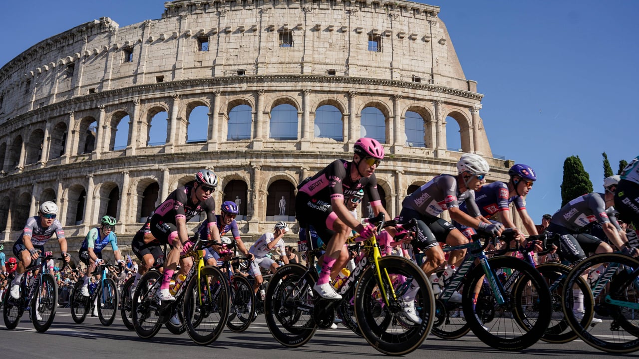El maillot negro del Giro: premio al último clasificado