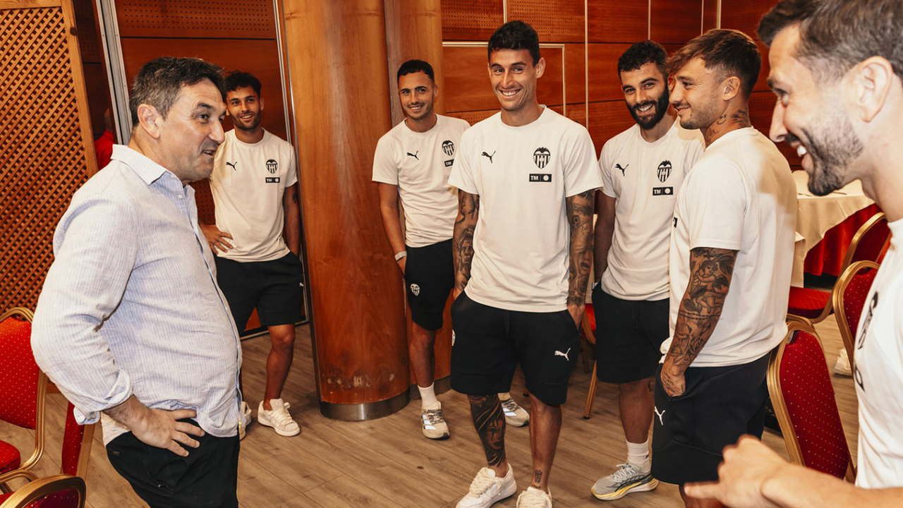 Braulio ya mueve ficha en el Valencia: primero, las cuentas y después el entrenador