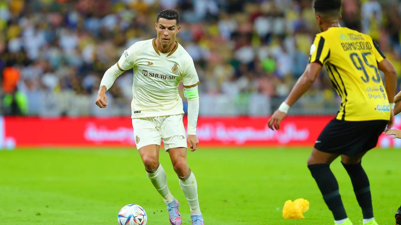 Cristiano Ronaldo pierde los papeles en el gran derbi de Arabia Saudí