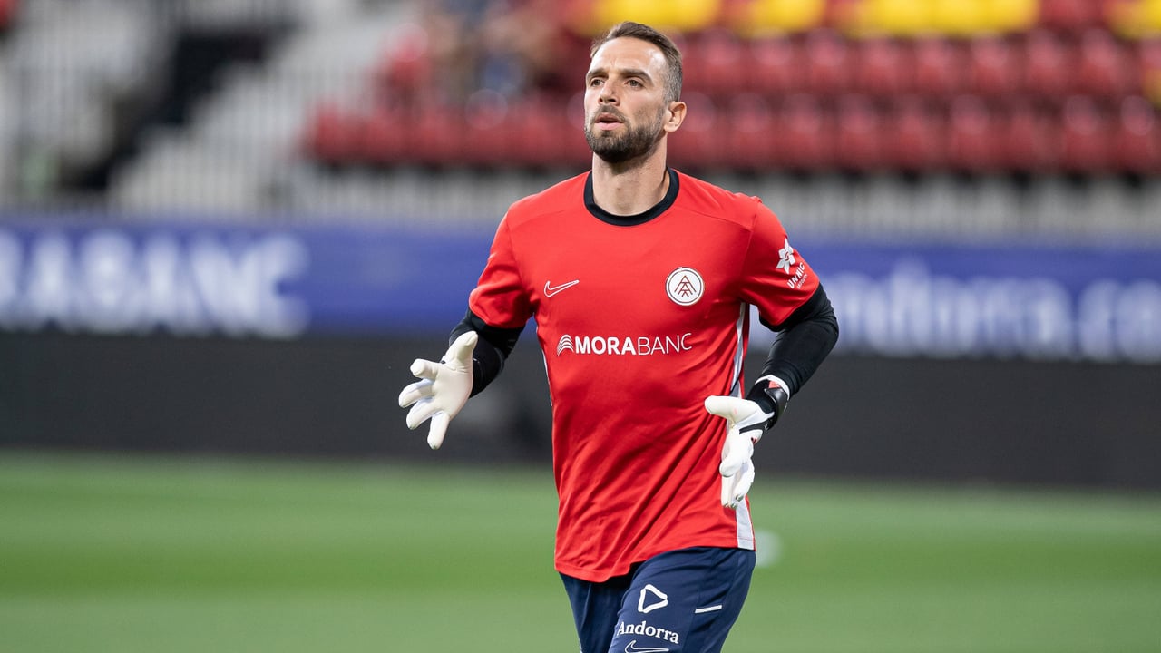 Pau López, en el ojo del huracán del Andorra tras un duro comienzo de liga