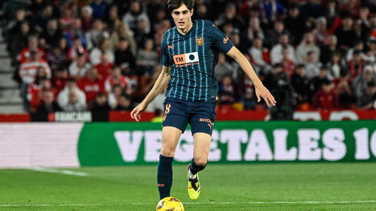 Javi Guerra apunta a titular con el Valencia tras desquitarse con la sub 21 de España