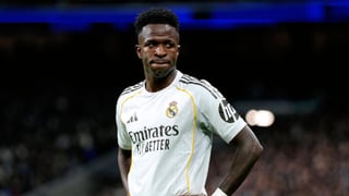 Vinicius siembra la duda en la última sesión dirigida por Arbeloa 