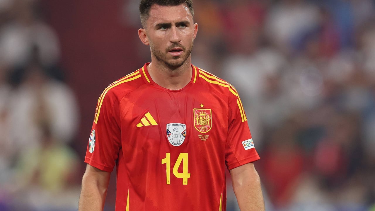 Cargan con dureza contra Laporte