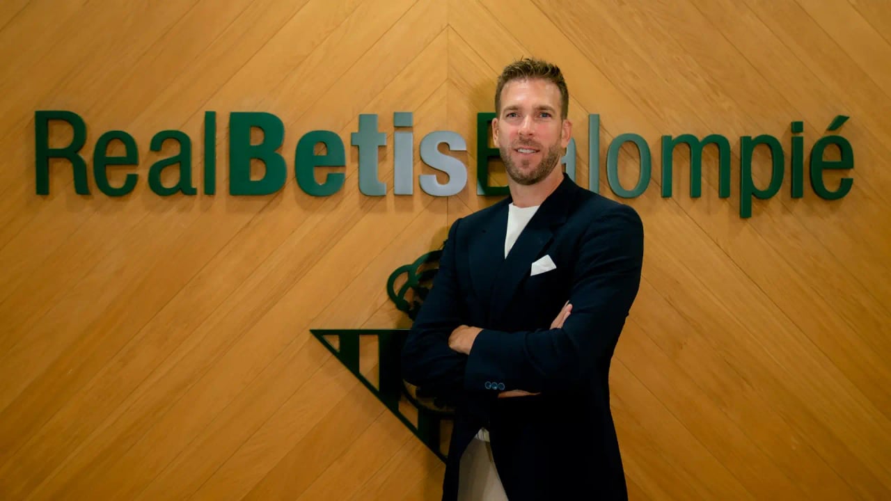 Adrián San Miguel sigue en el Betis y se convierte en un 'fichaje' para Manu Fajardo