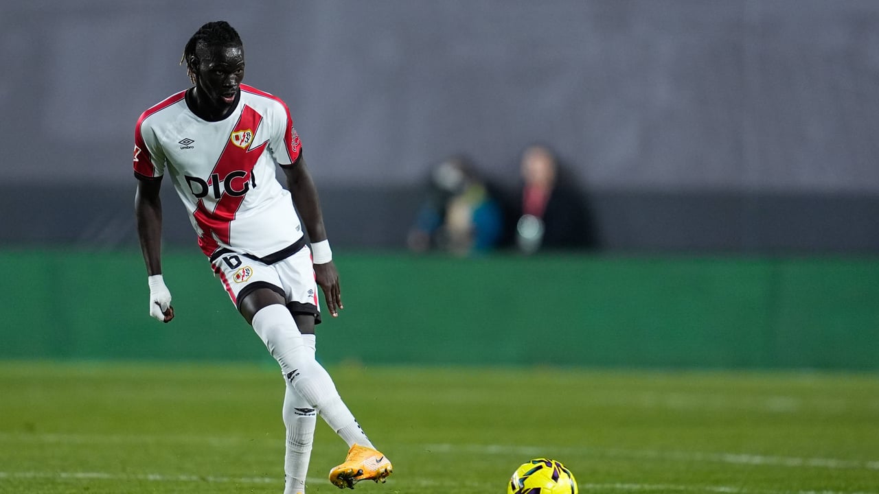 La cojera de Pathé Ciss enciende las alarmas en el Rayo Vallecano