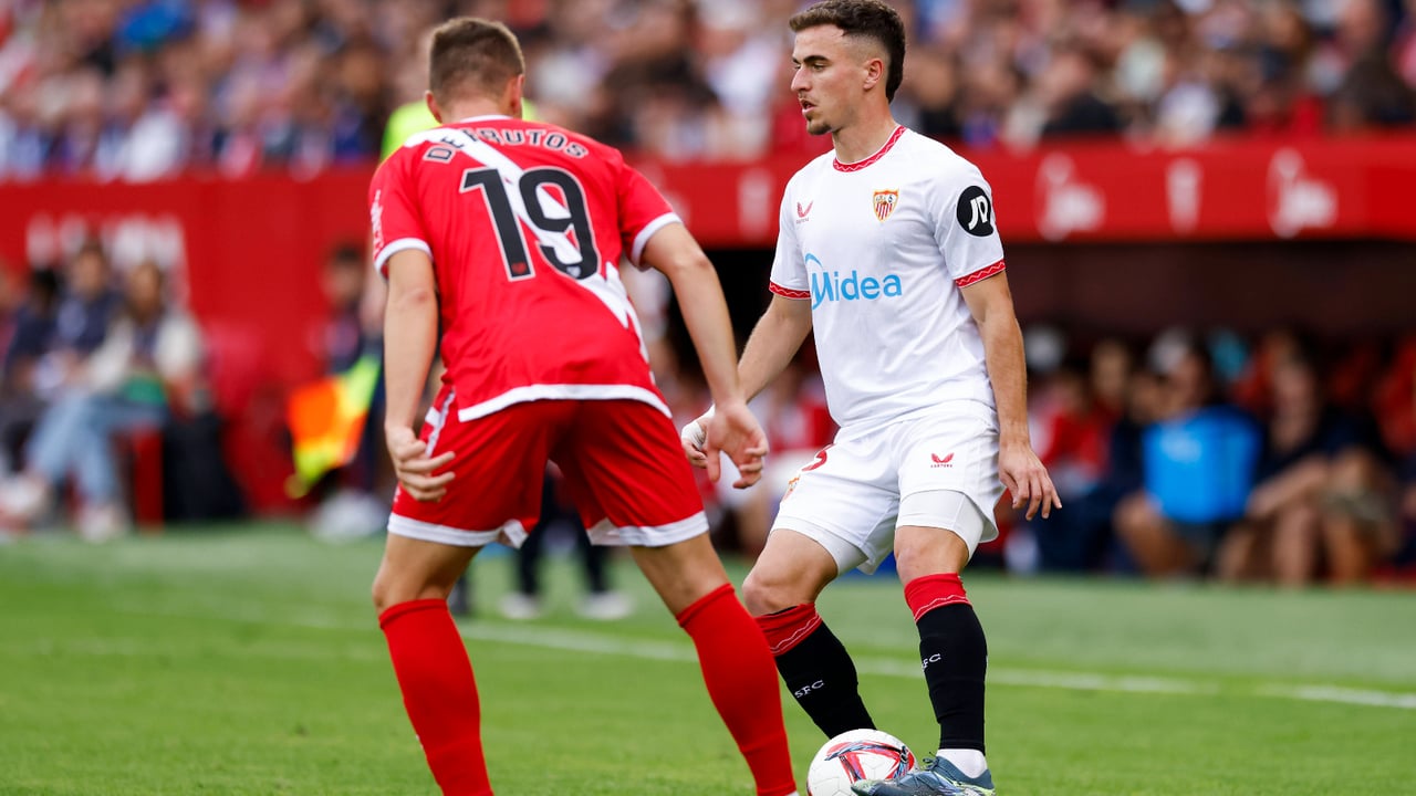 El Sevilla desbloquea otra ficha con una salida cantada: acuerdo con el Rayo Vallecano por Adrià Pedrosa