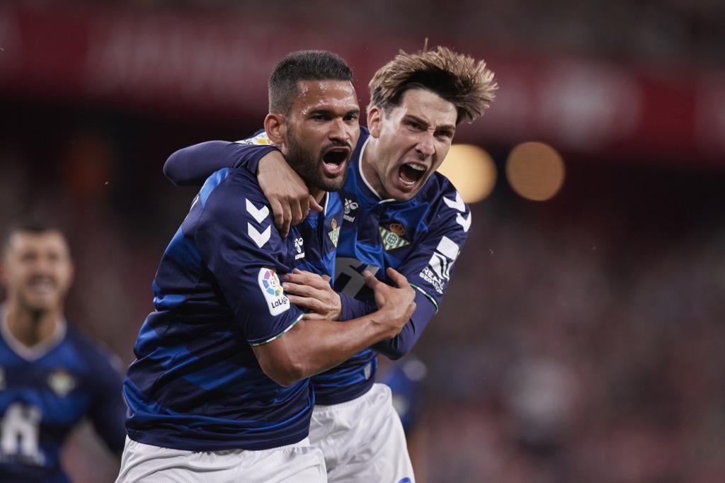 El Barça, muy pendiente de Betis, Almería y Monchi en un final de mercado de infarto