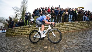 Van der Poel reina, Seixas sorprende y el Movistar Team saca las garras