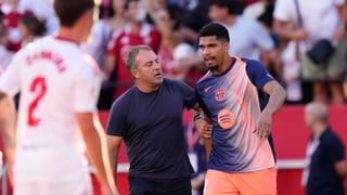 Hansi Flick, sobre la salida de Araújo: "Es un gran tipo y un jugador fantástico pero la forma de jugar es diferente a la que planteo"