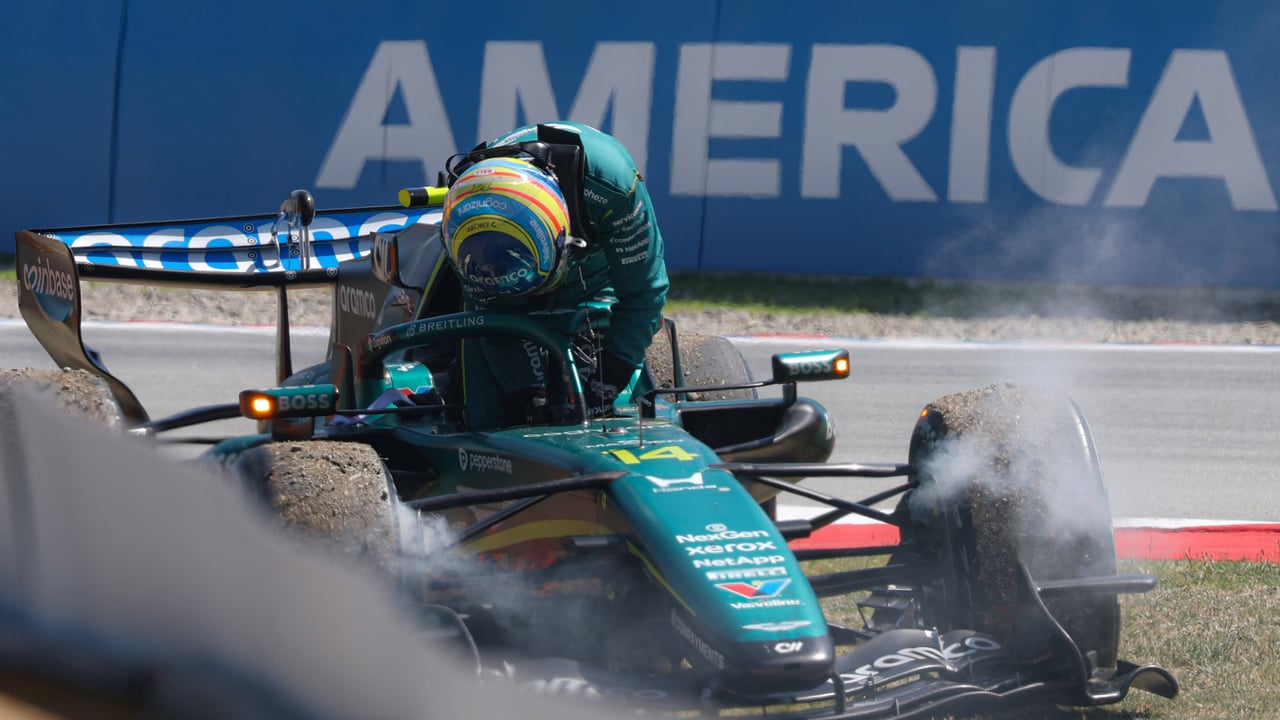 Fernando Alonso recibe un demoledor mensaje de Aston Martin