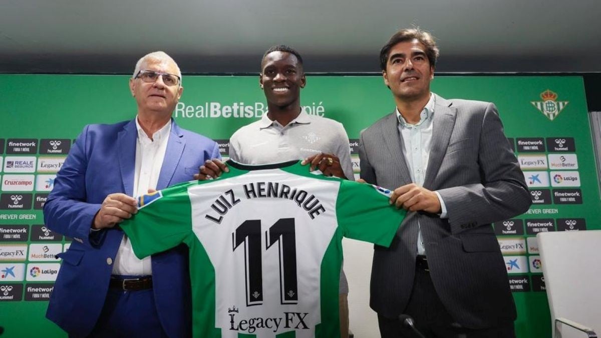 El Betis apunta a los últimos días de mercado