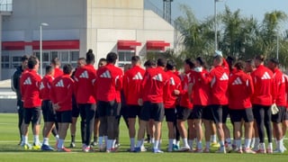 Azpilicueta y Maupay regresan al trabajo con el Sevilla y apuntan al Camp Nou