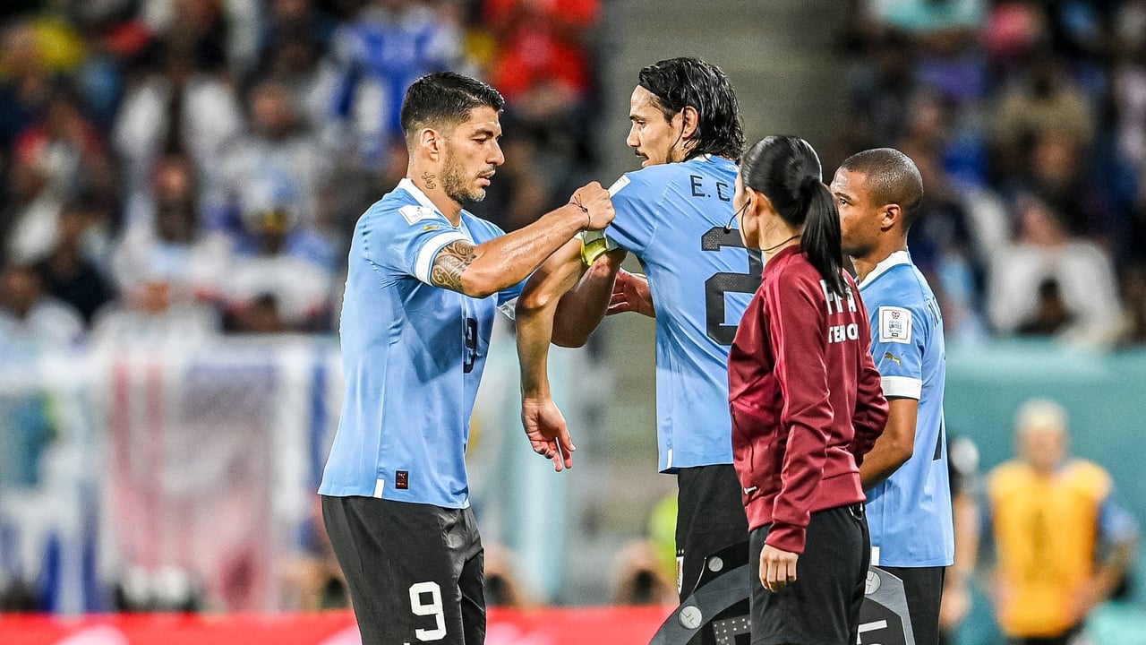 Cavani, a golpes con el VAR