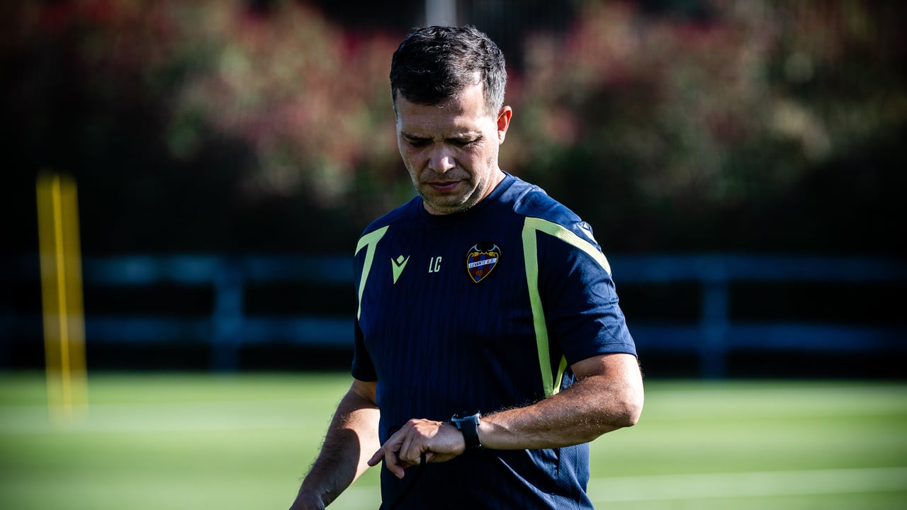 Luis Castro, sobre Carlos Espí: "Sabemos que puede aportar cosas importantes a un club como el Real Madrid"