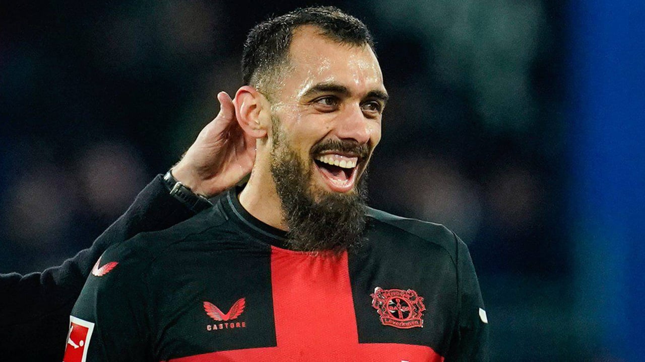 Borja Iglesias celebra el título con una pista sobre su futuro