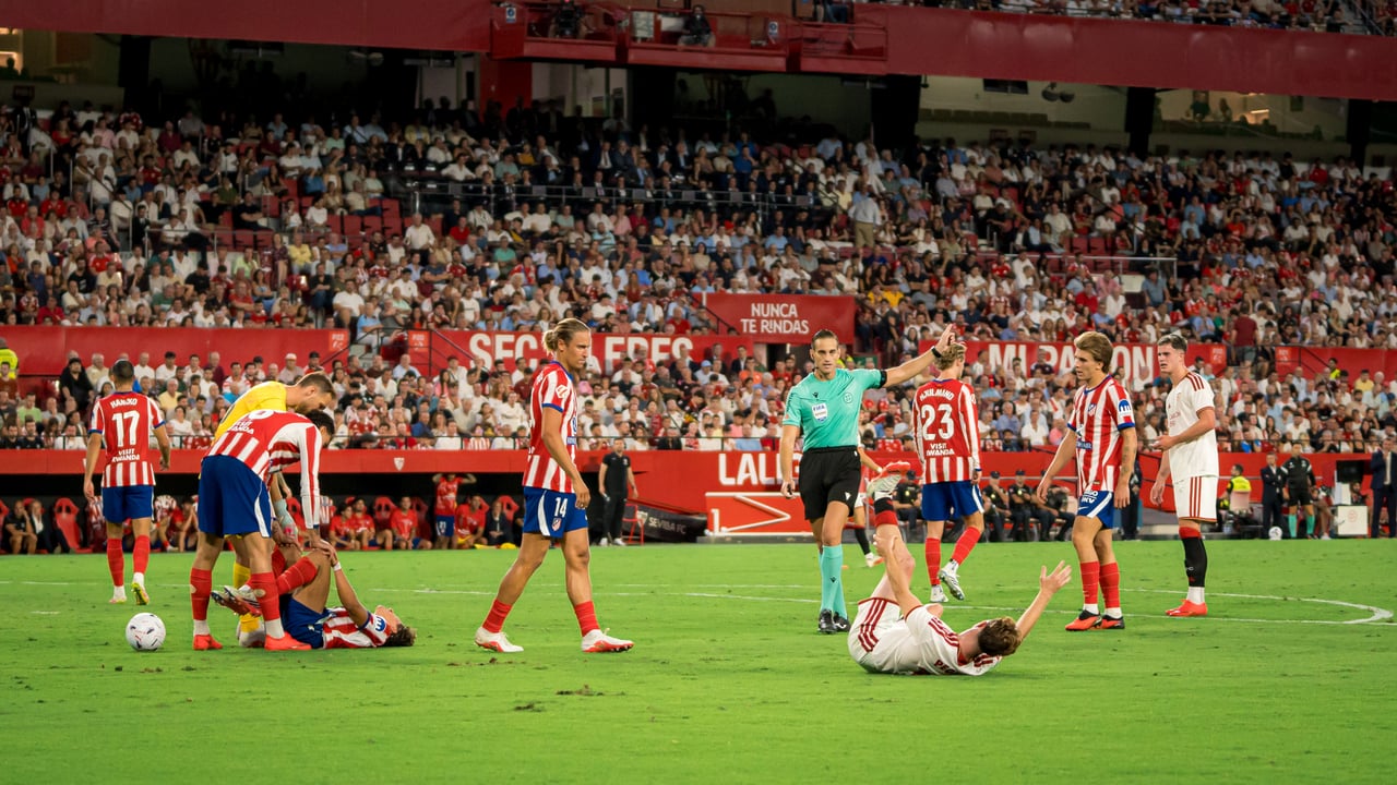 El Sevilla se la tenía guardada a los árbitros: "Que saquen ahora otro vídeo diciendo que nos perjudicaron contra el Atlético"