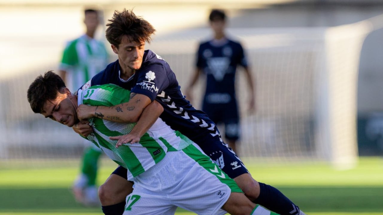 Betis Deportivo 0-0 Antoniano: Reparto de puntos en un derbi provincial vistoso e impredecible