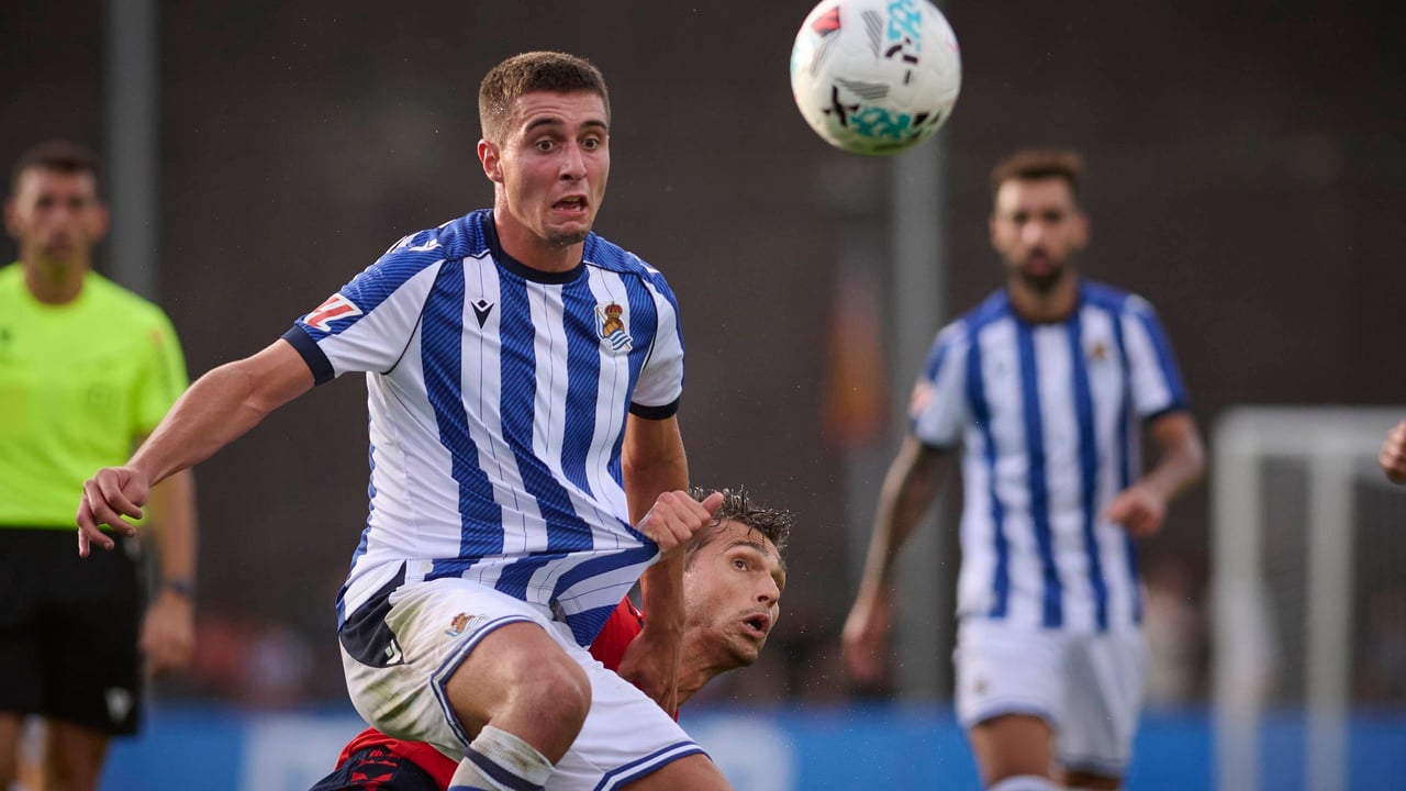 Karrikaburu elige destino y la Real Sociedad traza el perfil del delantero deseado