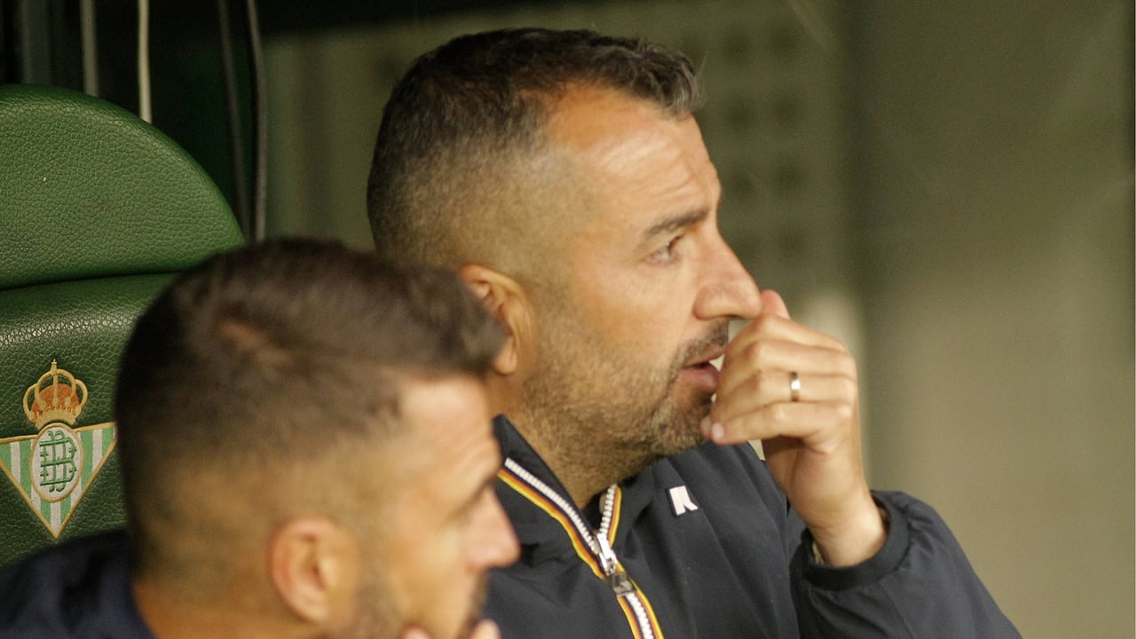 Diego Martínez se queja de los detalles del arbitraje del Betis - Las Palmas