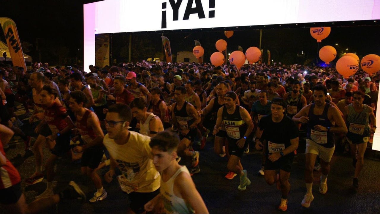 Sevilla celebra una edición histórica de récord con 26.000 corredores en la XXXVIII Carrera Nocturna del Guadalquivir KH-7