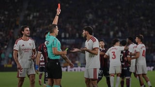La afición del Sevilla estalla por la expulsión de Isaac Romero: "Luego Vinicius está mandando a Segunda a todos los equipos y no pasa nada"