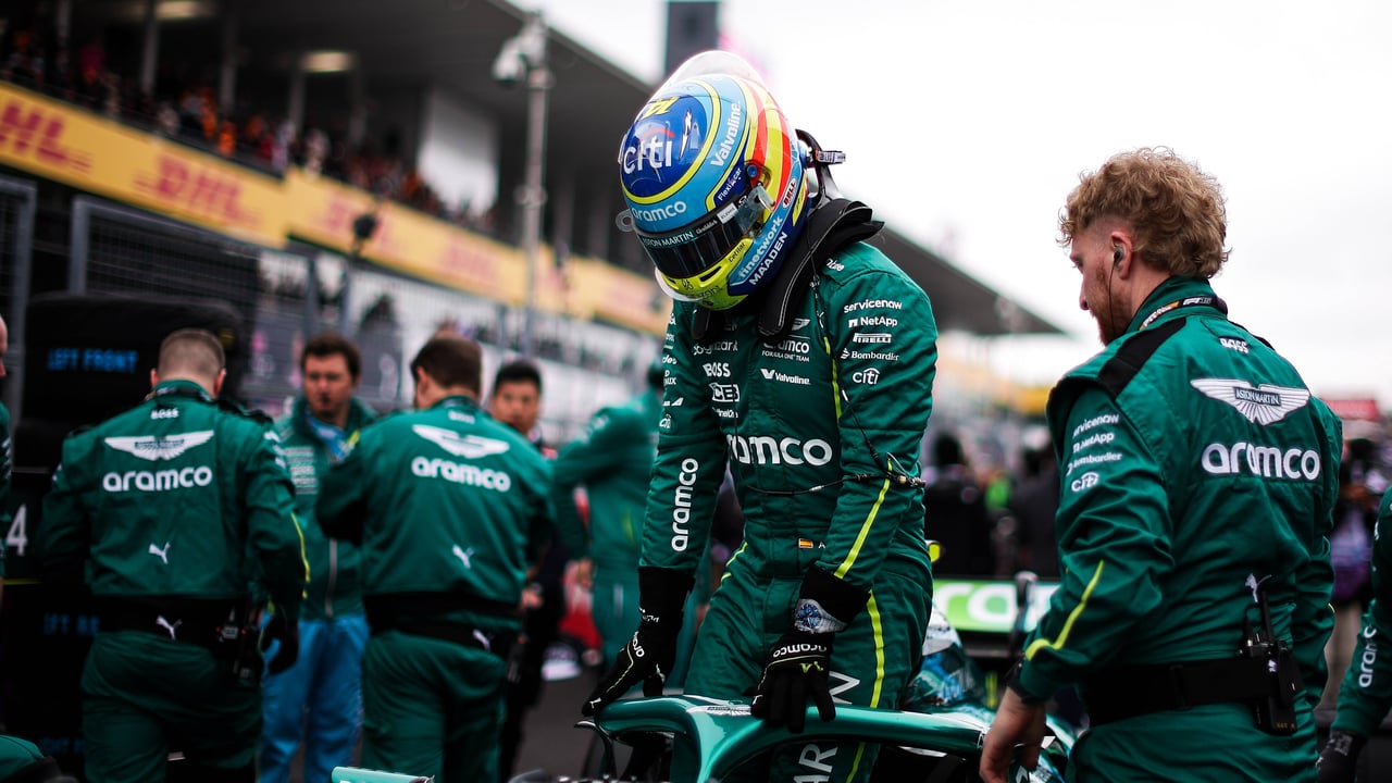 Fernando Alonso planta cara a Aston Martin