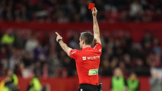 Biris Norte pide "respeto" y abandera la pañolada contra los árbitros