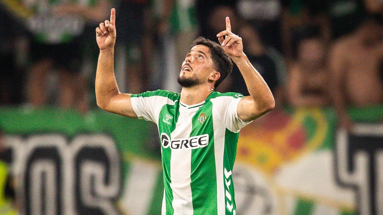 La IA de Olocip elige a dos jugadores del Betis entre los mejores futbolistas de la primera vuelta en LaLiga EA Sports