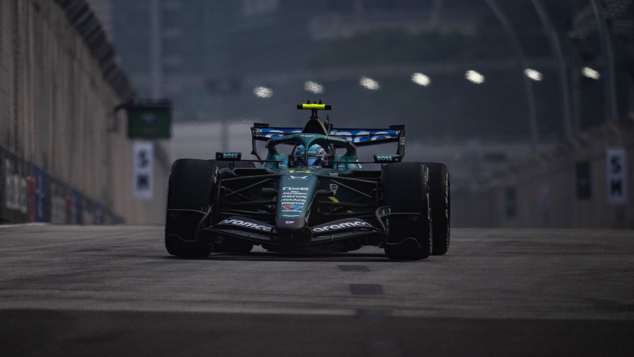 Fernando Alonso se lleva una decepción en el GP de Singapur y Verstappen da el golpe